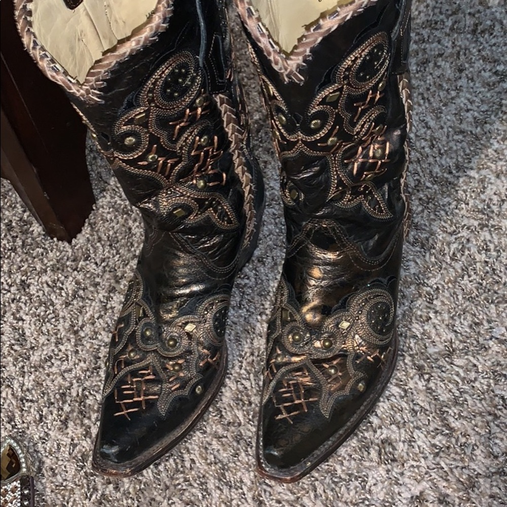 Corral boots. 8.5. Belt XL